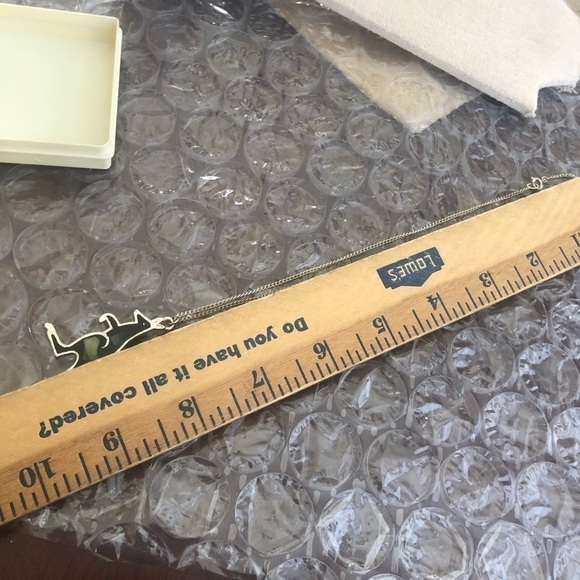 Vintage Australian opal kangaroo brooch - Picture 2 of 3